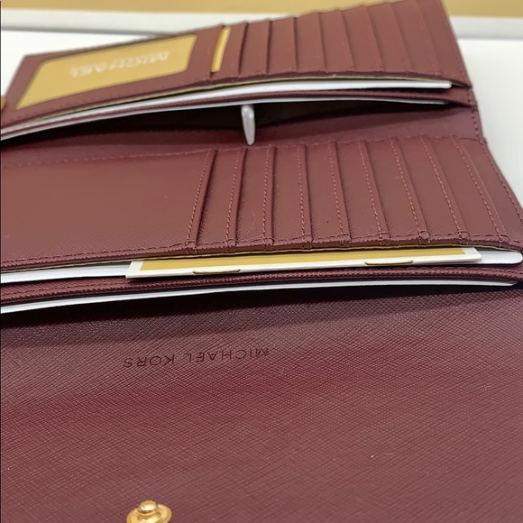 MICHAEL KORS JET SET TRAVEL LG TRIFOLD MERLOT - Picture 3 of 16